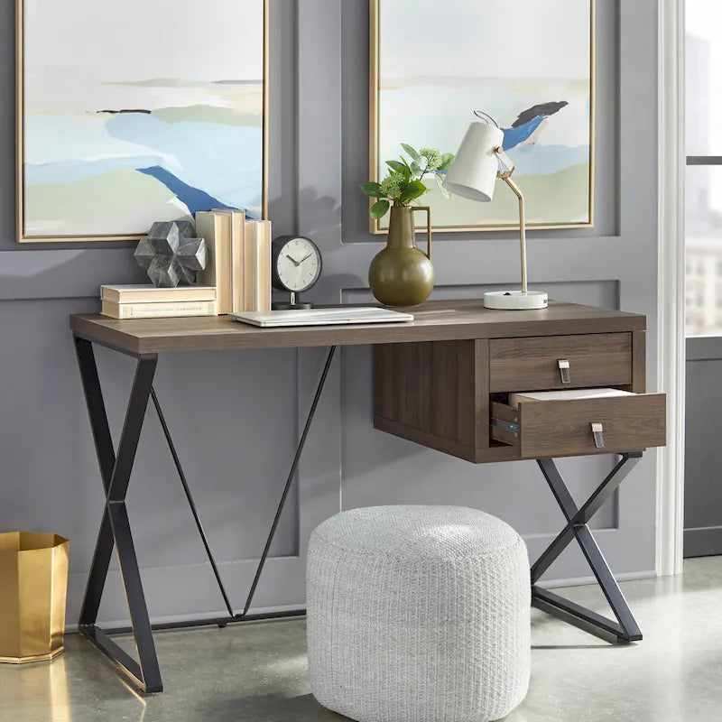 Bureau au design contemporain avec finition et base contrastées