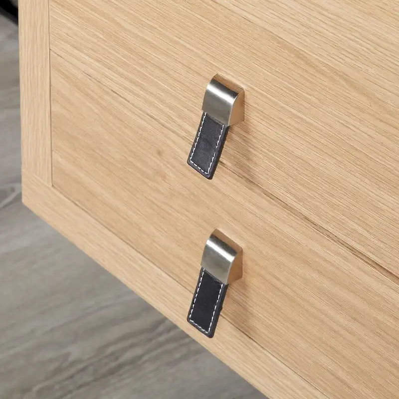 Bureau au design contemporain avec finition et base contrastées