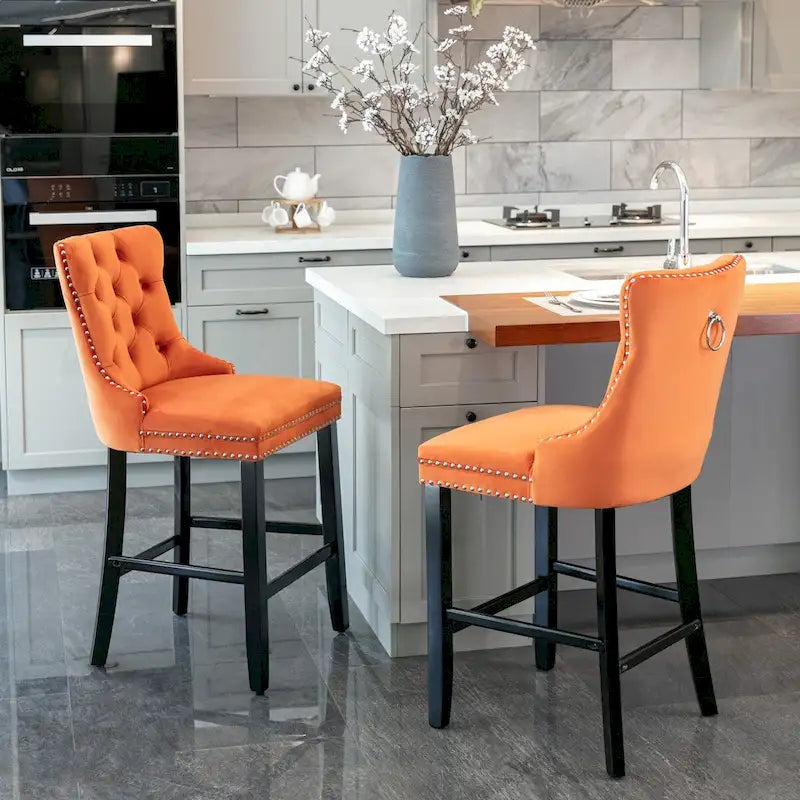 Tabourets de bar en velours avec capitonnage et pieds en bois